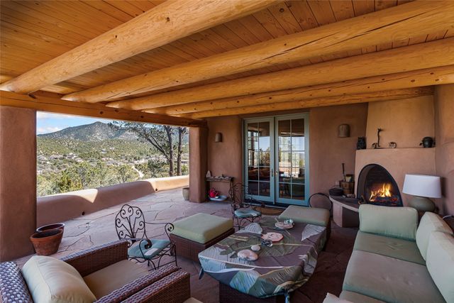 642 Camino De La Luz, Santa Fe, NM 87505