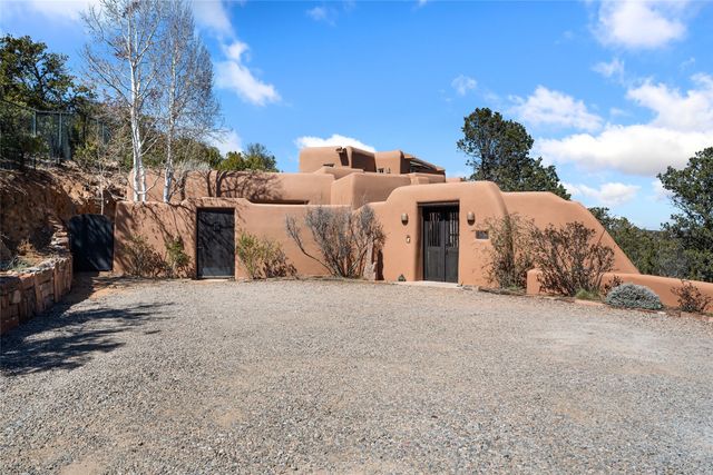 642 Camino De La Luz, Santa Fe, NM 87505