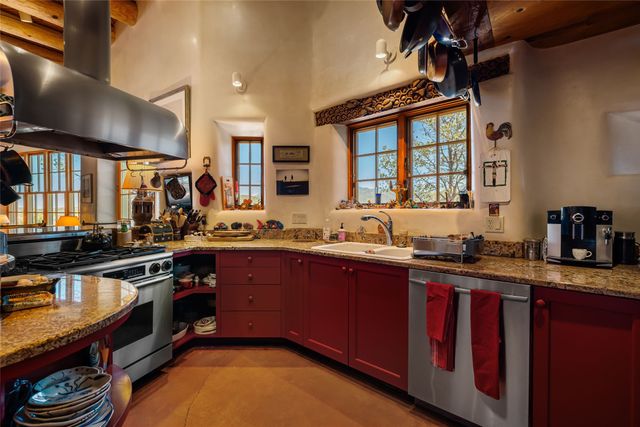 642 Camino De La Luz, Santa Fe, NM 87505