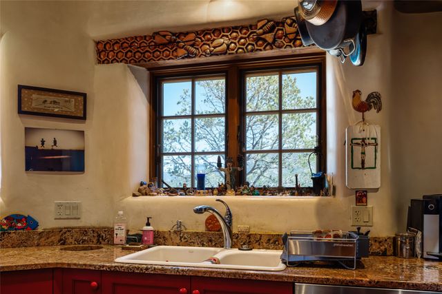 642 Camino De La Luz, Santa Fe, NM 87505