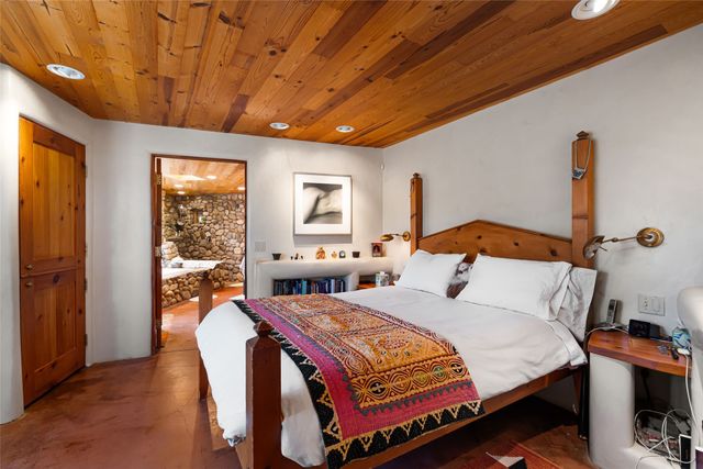 642 Camino De La Luz, Santa Fe, NM 87505