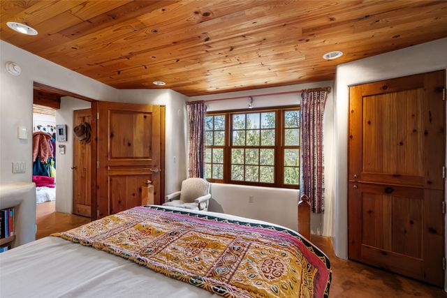 642 Camino De La Luz, Santa Fe, NM 87505