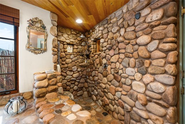 642 Camino De La Luz, Santa Fe, NM 87505