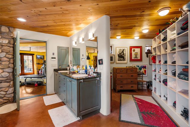 642 Camino De La Luz, Santa Fe, NM 87505