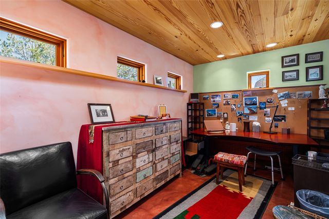 642 Camino De La Luz, Santa Fe, NM 87505