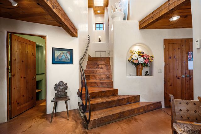 642 Camino De La Luz, Santa Fe, NM 87505