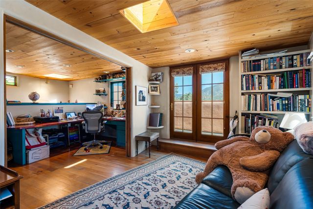 642 Camino De La Luz, Santa Fe, NM 87505