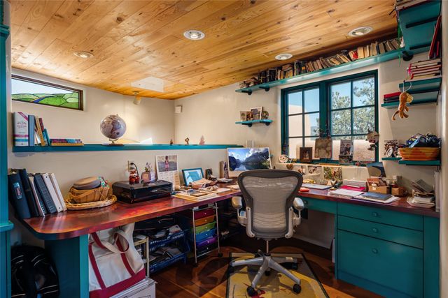 642 Camino De La Luz, Santa Fe, NM 87505