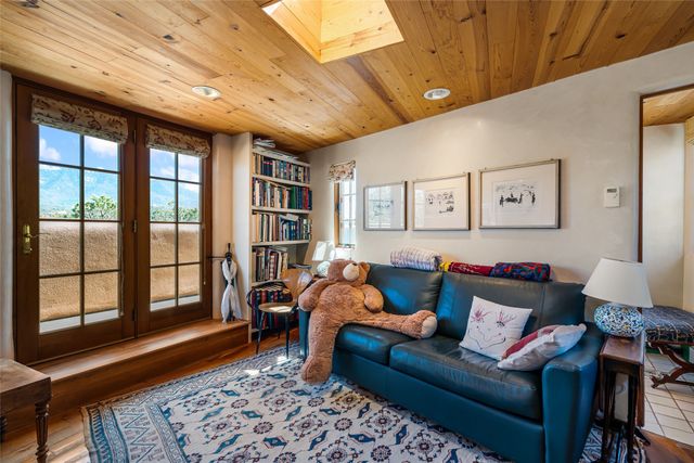 642 Camino De La Luz, Santa Fe, NM 87505