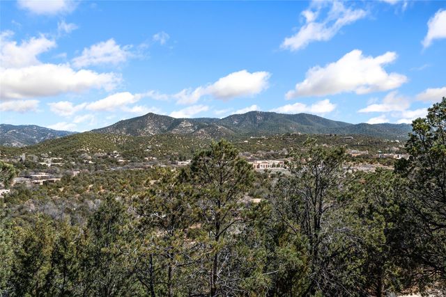 642 Camino De La Luz, Santa Fe, NM 87505