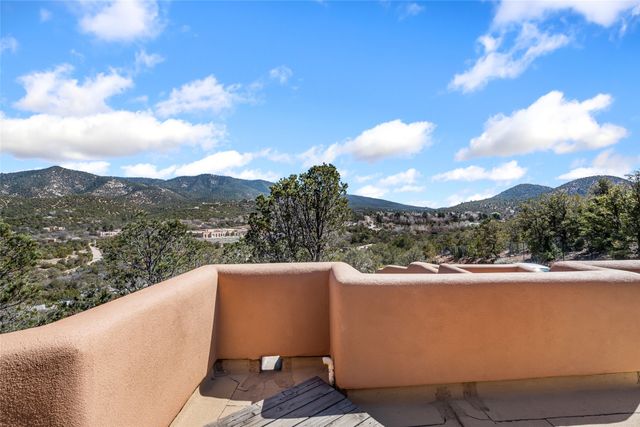 642 Camino De La Luz, Santa Fe, NM 87505