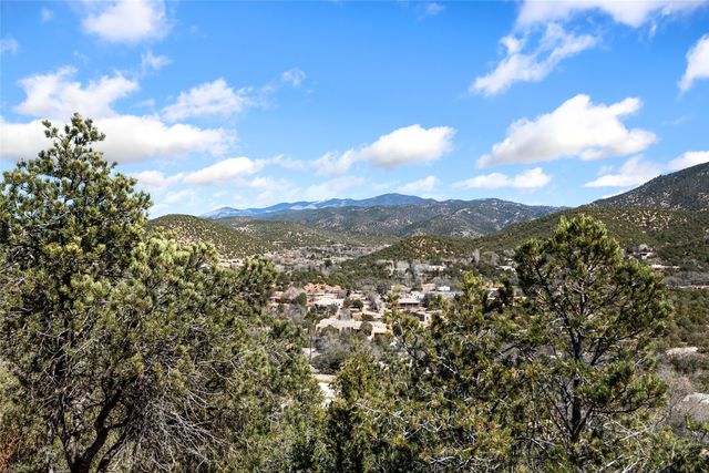642 Camino De La Luz, Santa Fe, NM 87505