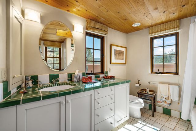 642 Camino De La Luz, Santa Fe, NM 87505