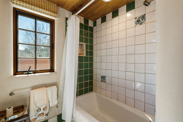 642 Camino De La Luz, Santa Fe, NM 87505