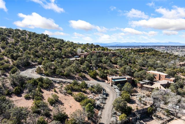 642 Camino De La Luz, Santa Fe, NM 87505