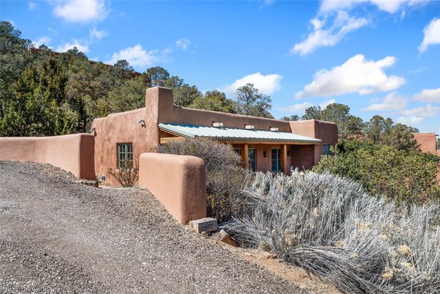 642 Camino De La Luz, Santa Fe, NM 87505