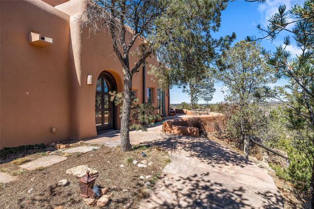 642 Camino De La Luz, Santa Fe, NM 87505