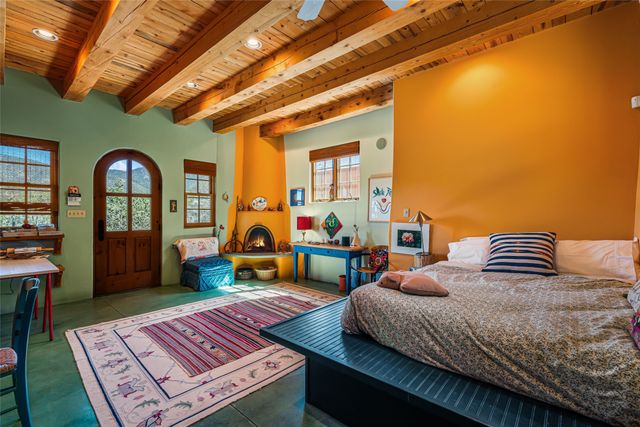 642 Camino De La Luz, Santa Fe, NM 87505