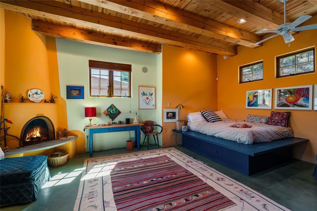 642 Camino De La Luz, Santa Fe, NM 87505