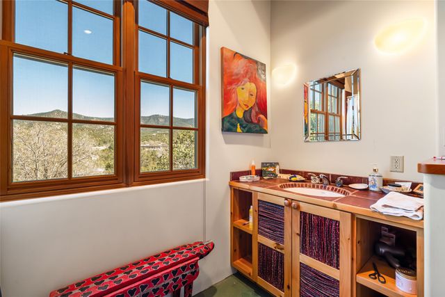 642 Camino De La Luz, Santa Fe, NM 87505