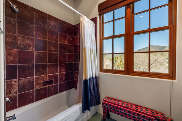 642 Camino De La Luz, Santa Fe, NM 87505