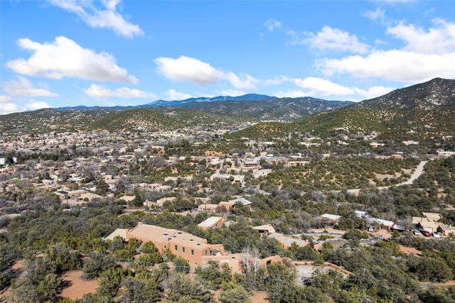 642 Camino De La Luz, Santa Fe, NM 87505