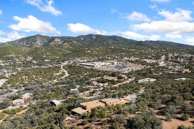 642 Camino De La Luz, Santa Fe, NM 87505