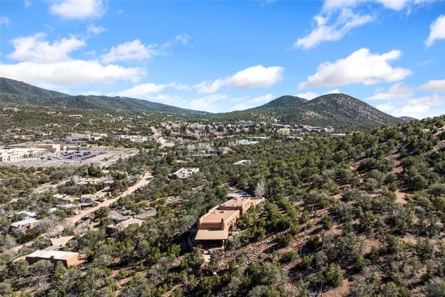 642 Camino De La Luz, Santa Fe, NM 87505