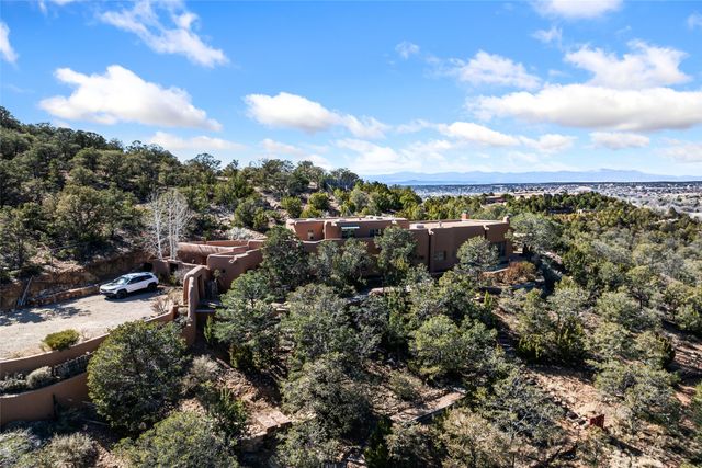 642 Camino De La Luz, Santa Fe, NM 87505