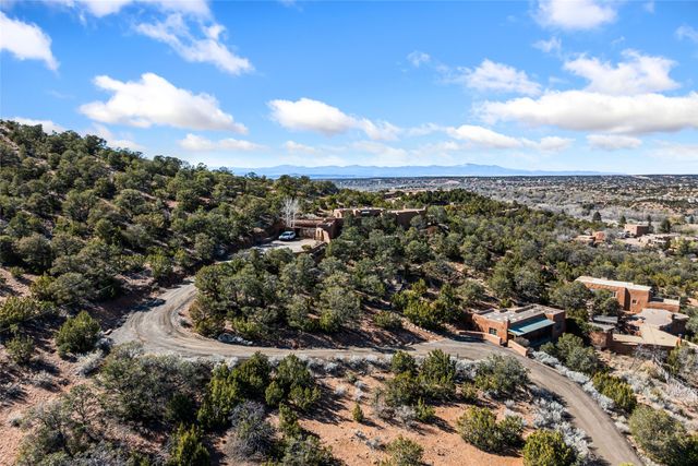 642 Camino De La Luz, Santa Fe, NM 87505