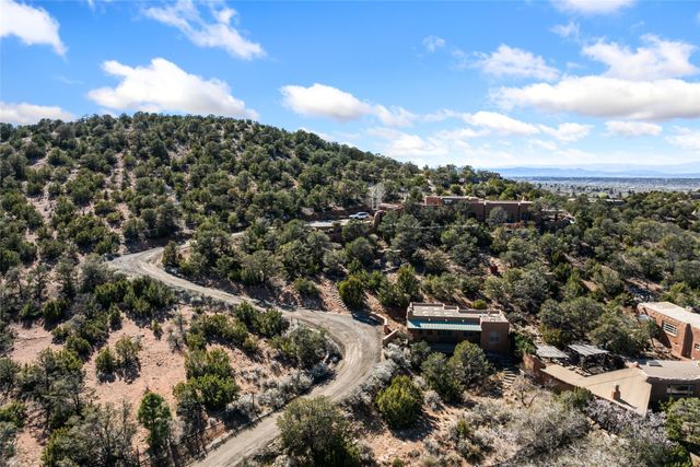 642 Camino De La Luz, Santa Fe, NM 87505