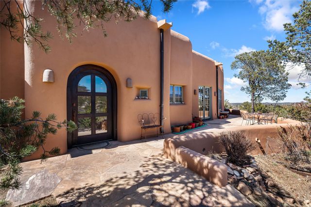 642 Camino De La Luz, Santa Fe, NM 87505