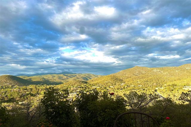 642 Camino De La Luz, Santa Fe, NM 87505