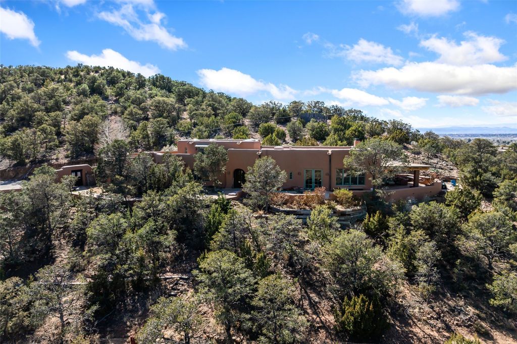 642 Camino De La Luz, Santa Fe, NM 87505
