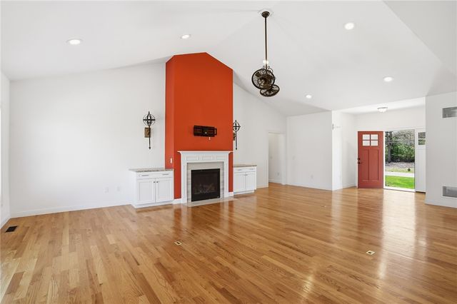 1291 Central Avenue, Johnston, RI 02919