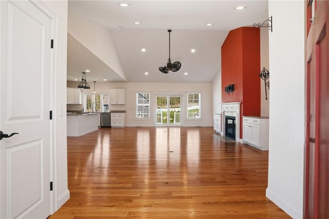 1291 Central Avenue, Johnston, RI 02919