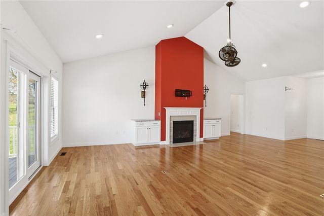 1291 Central Avenue, Johnston, RI 02919