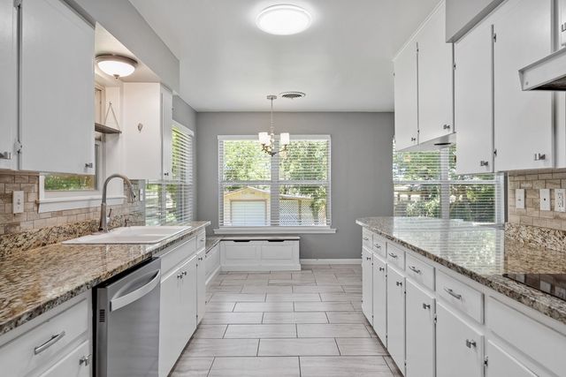 705 Overhill Dr, Kerrville, TX 78028