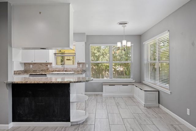 705 Overhill Dr, Kerrville, TX 78028