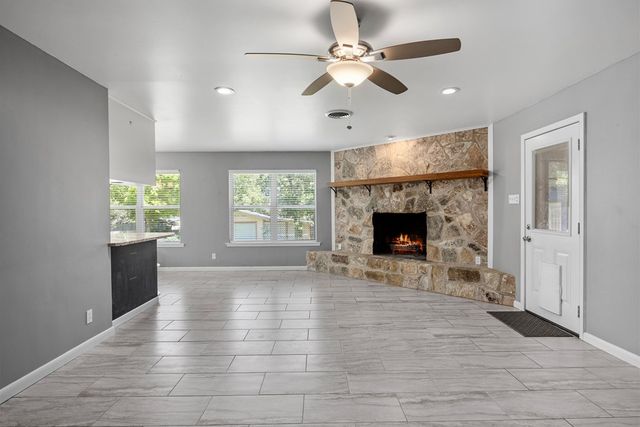 705 Overhill Dr, Kerrville, TX 78028