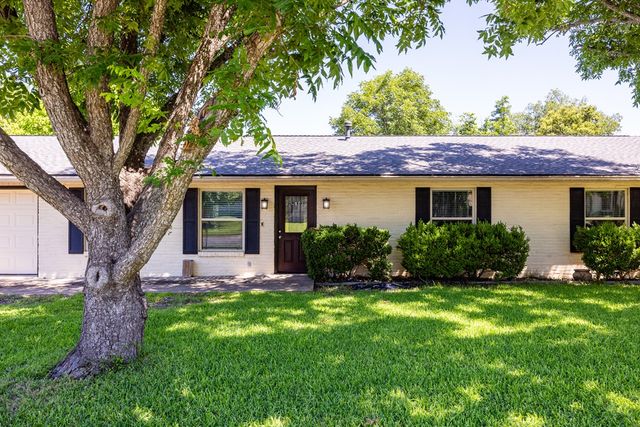 705 Overhill Dr, Kerrville, TX 78028