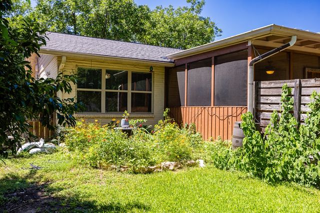 705 Overhill Dr, Kerrville, TX 78028