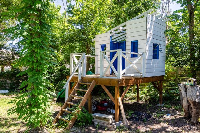 705 Overhill Dr, Kerrville, TX 78028