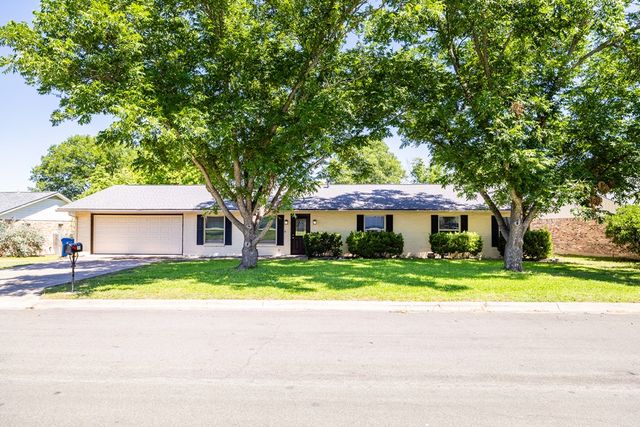 705 Overhill Dr, Kerrville, TX 78028