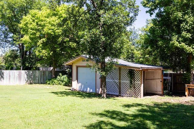 705 Overhill Dr, Kerrville, TX 78028