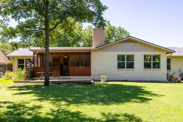 705 Overhill Dr, Kerrville, TX 78028