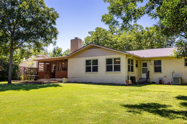 705 Overhill Dr, Kerrville, TX 78028