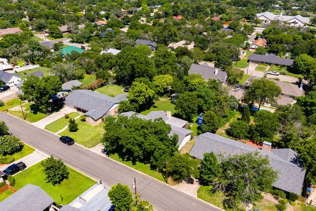 705 Overhill Dr, Kerrville, TX 78028