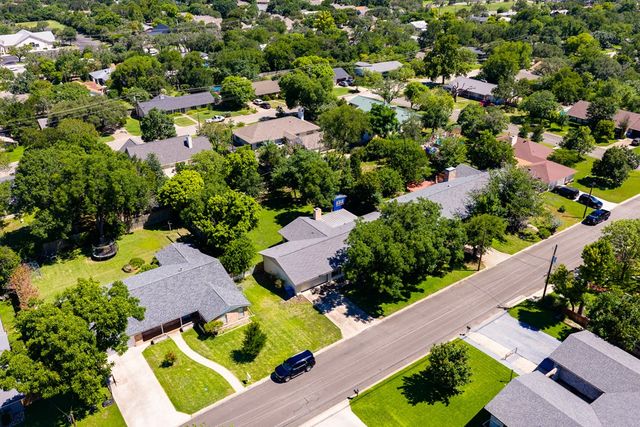 705 Overhill Dr, Kerrville, TX 78028