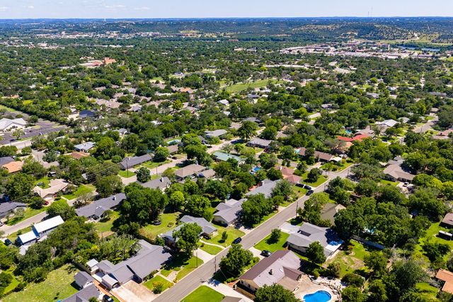 705 Overhill Dr, Kerrville, TX 78028